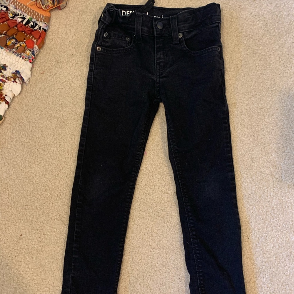 FREE W PURCHASE kids denizen Levi’s black jeans!